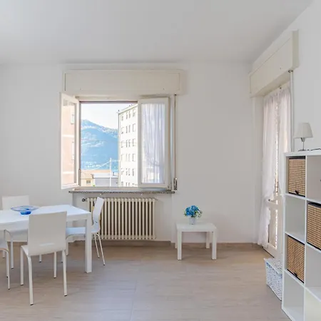 Cosy With 2 Balconies In Appartement Lierna